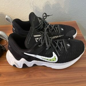 NIKE | Giannis Antetokuonmpo bball shoes